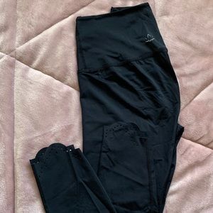 Beyond Yoga Scalloped Leggings